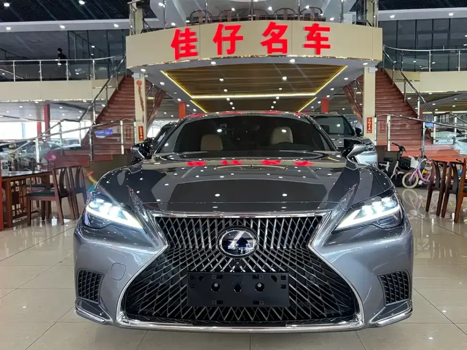 Lexus LS