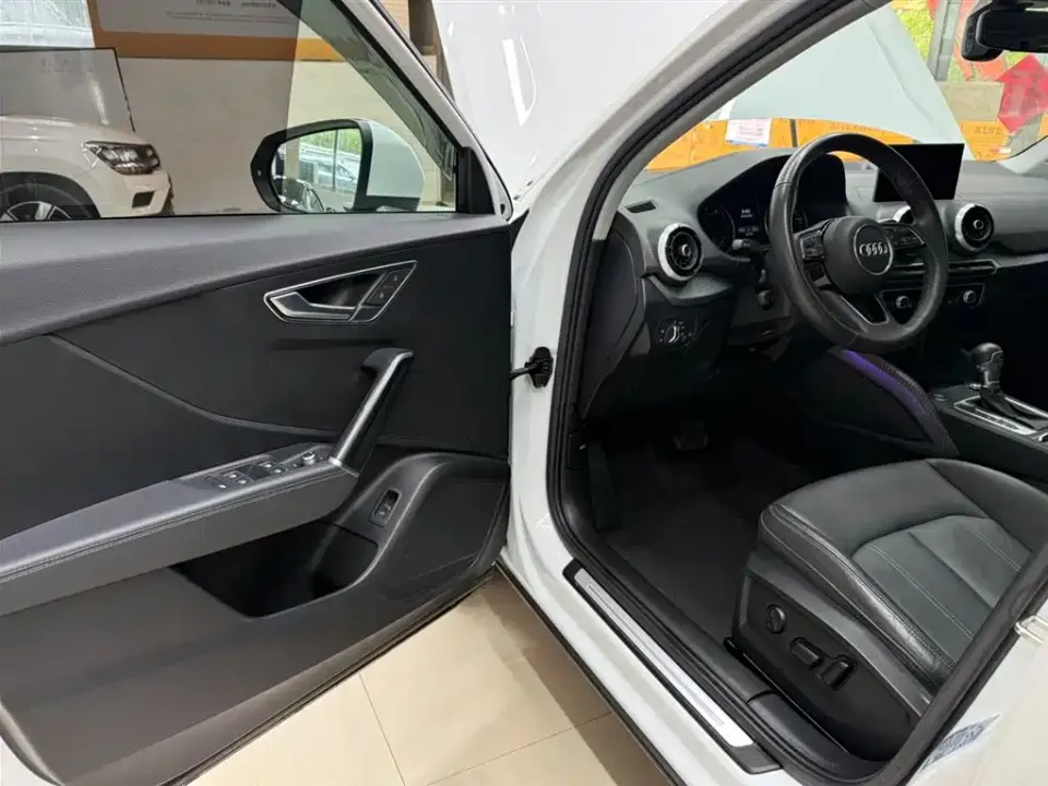 Audi Q2L