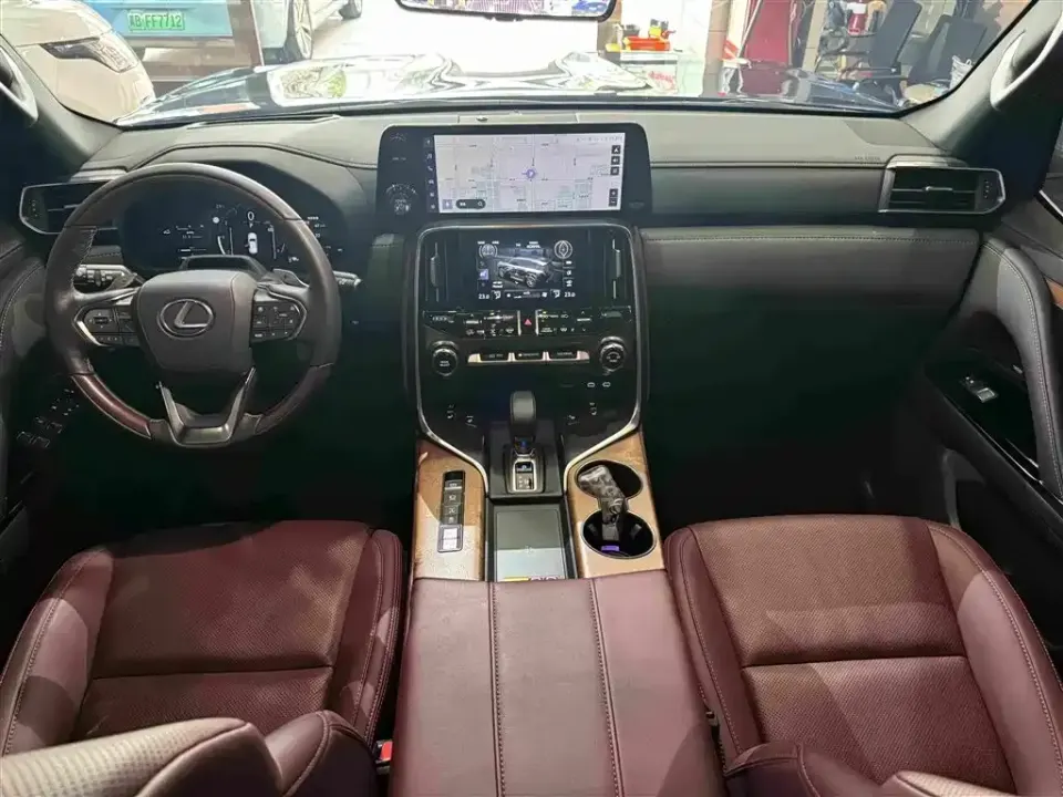 Lexus LX
