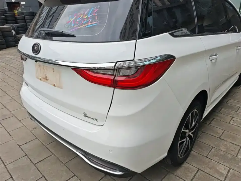 BYD MAX