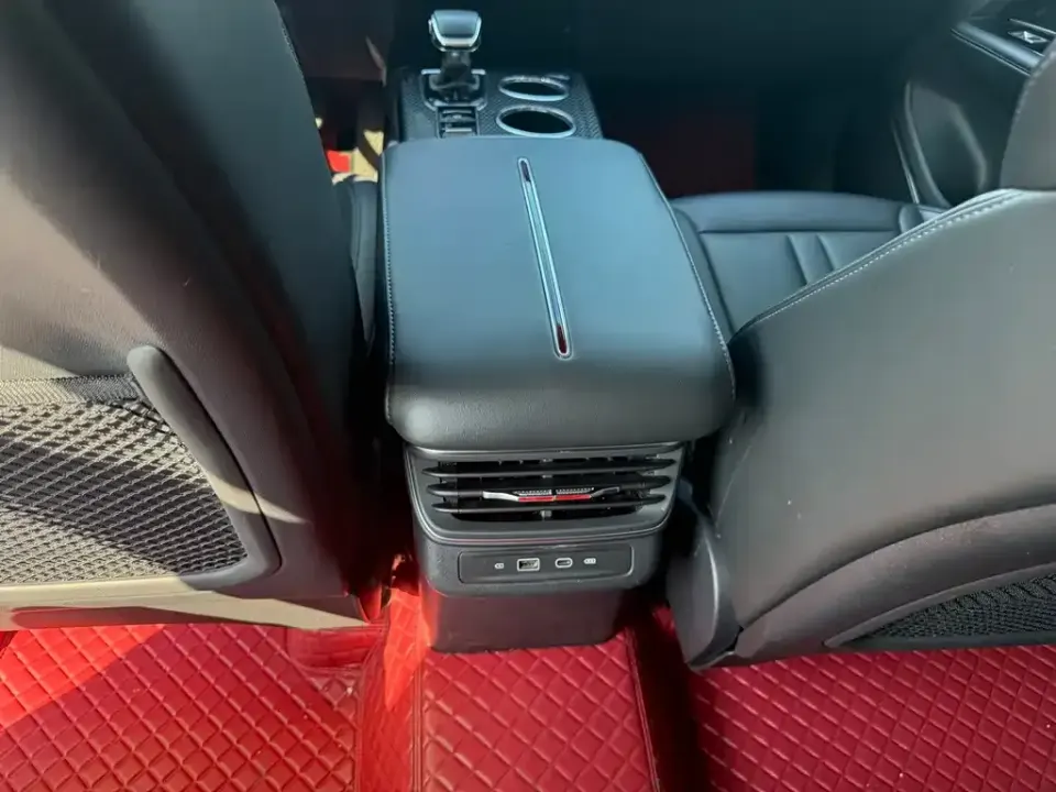 Hongqi Hongqi HS3