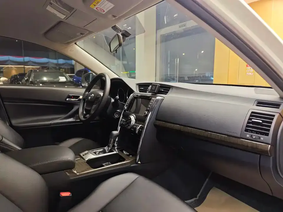 Toyota Reiz