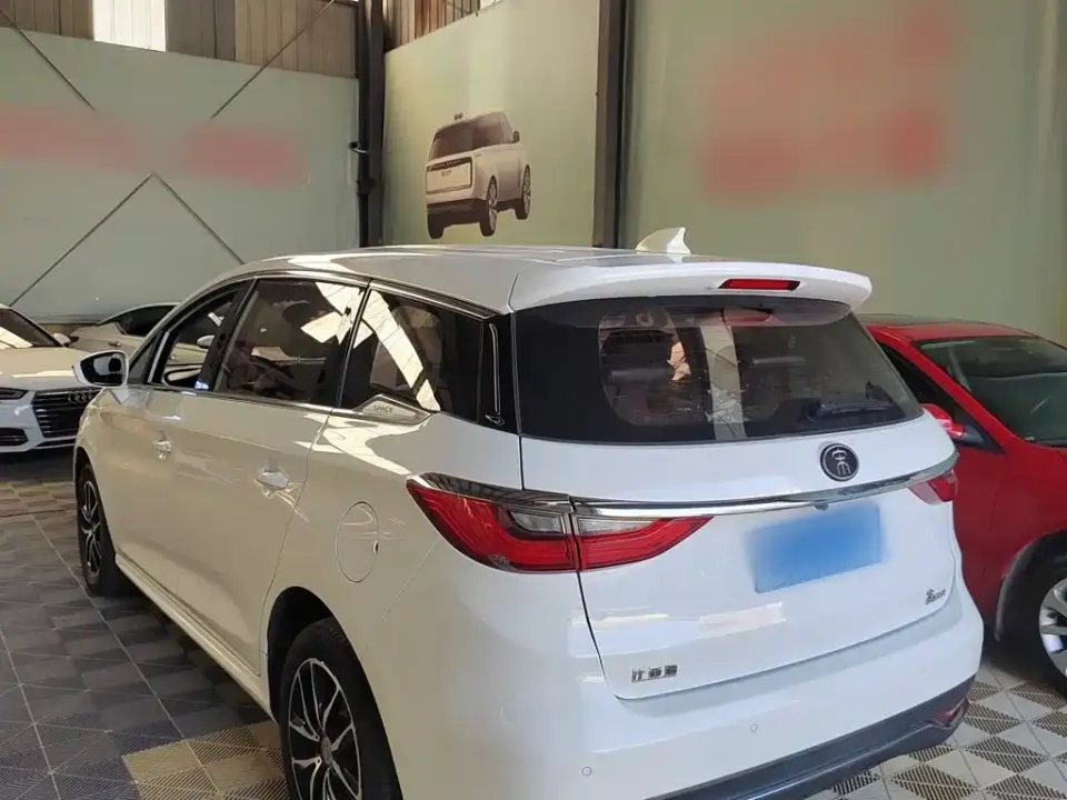 BYD MAX