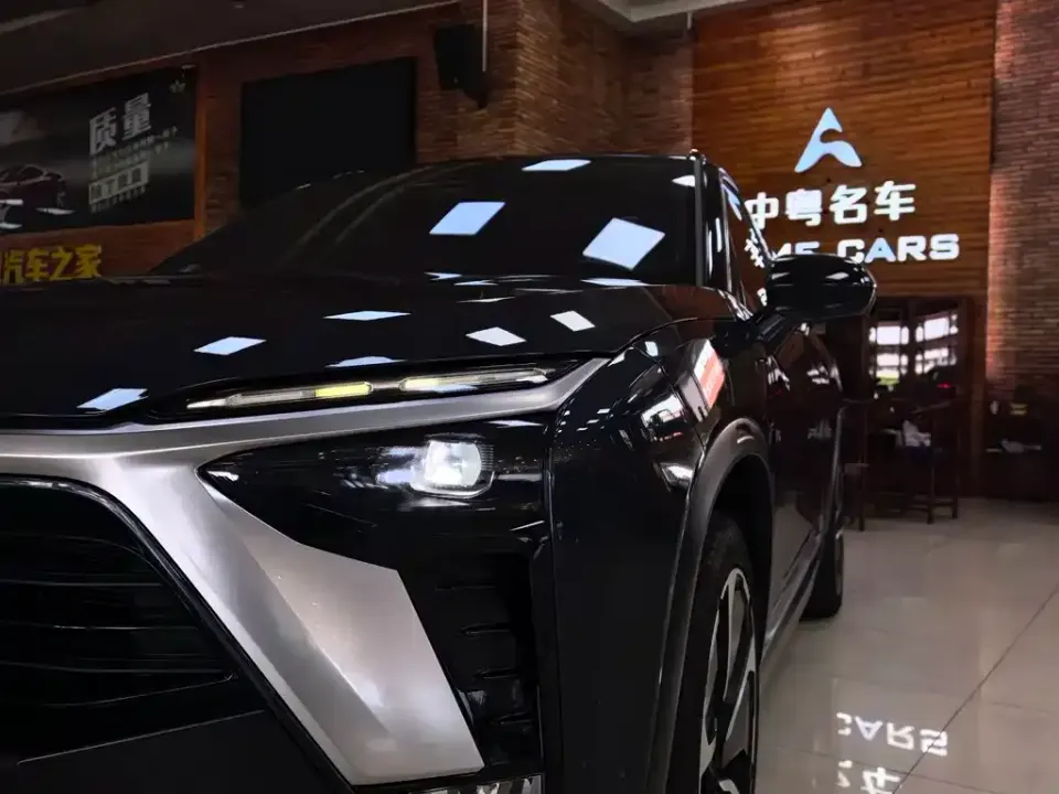 Nio ES8