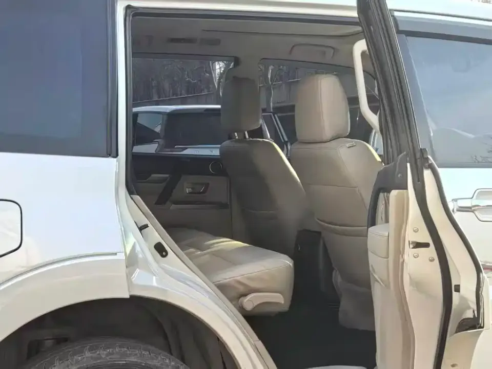 Mitsubishi Pajero (Import)