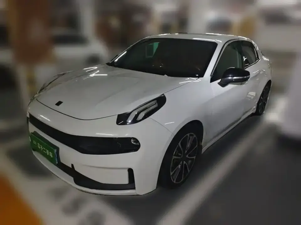 Lynk & Co 03
