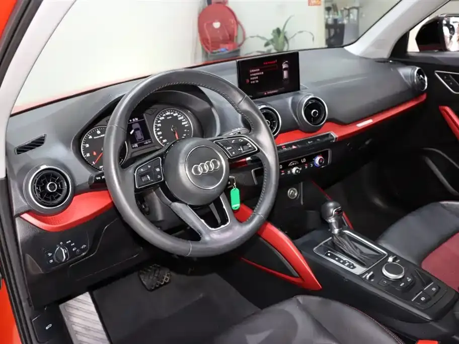Audi Q2L