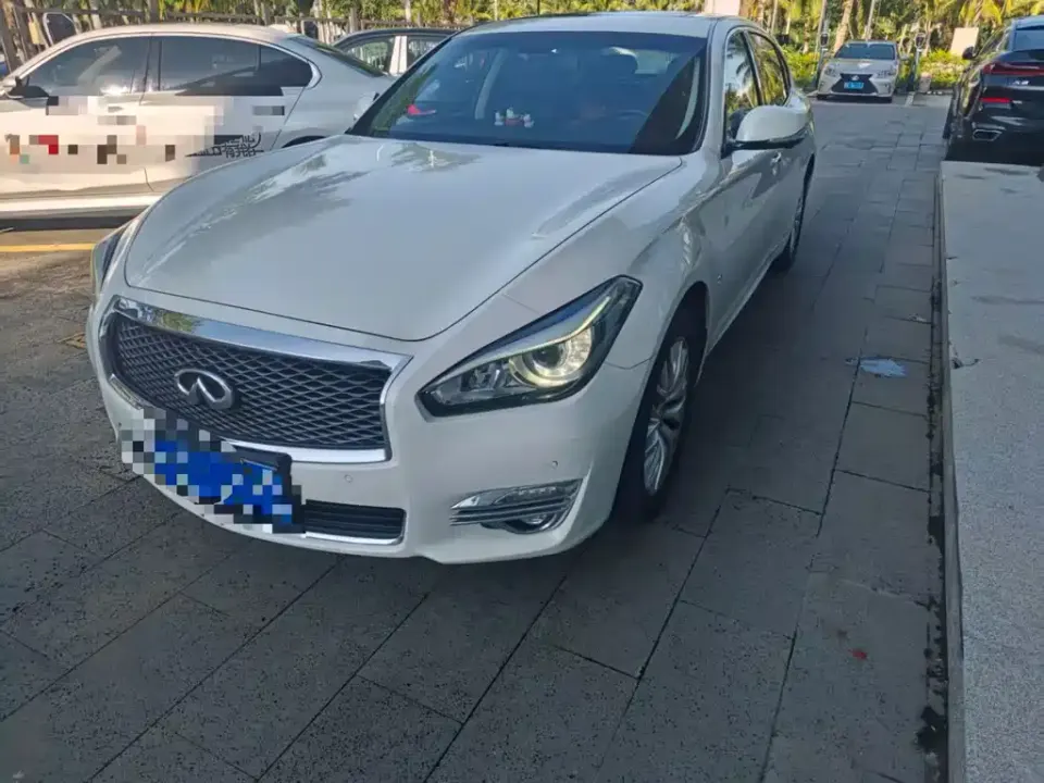 Infiniti Q70