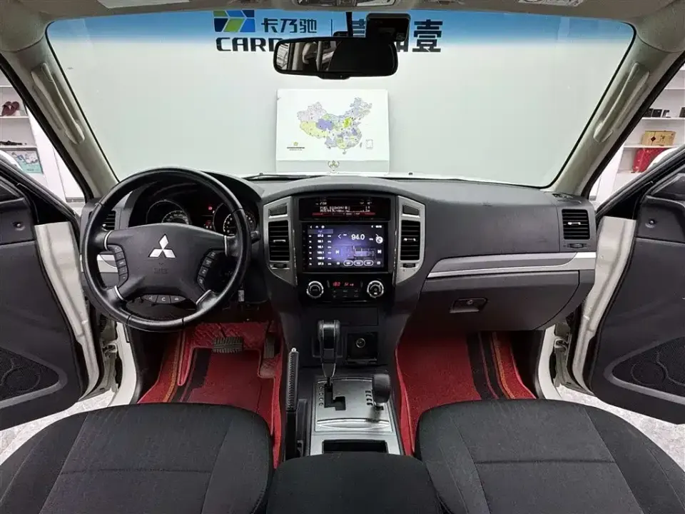 Mitsubishi Pajero (Import)