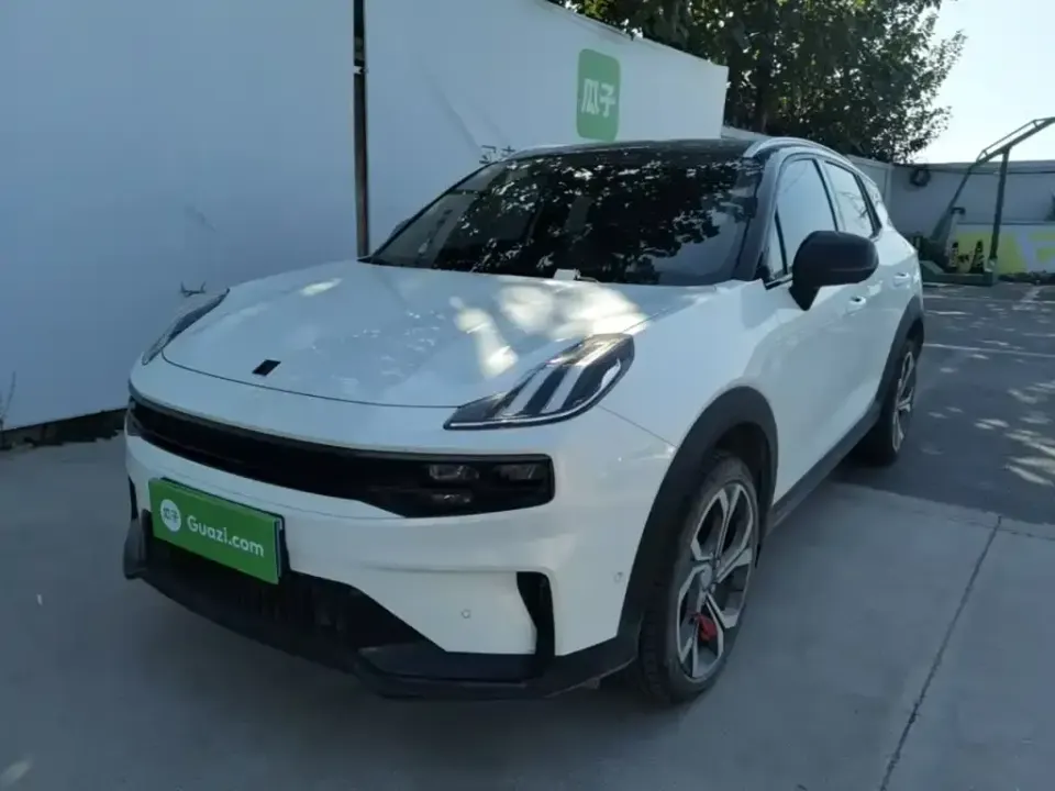Lynk & Co 06