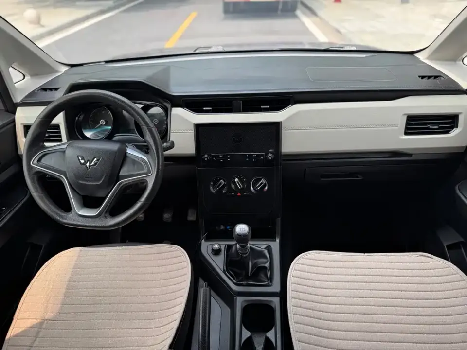 Wuling Hongguang Plus
