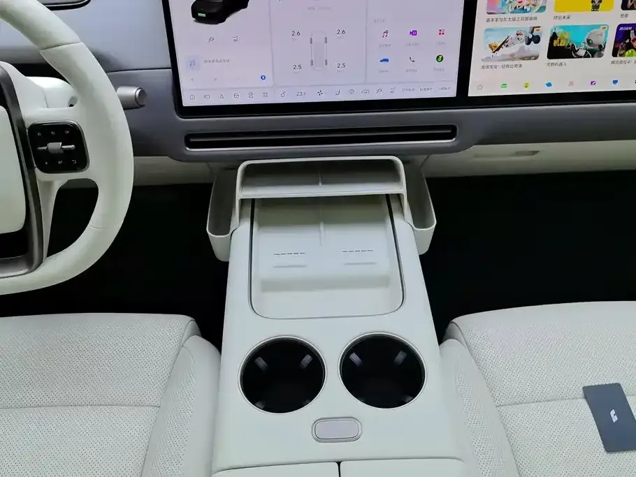 Li Li i8