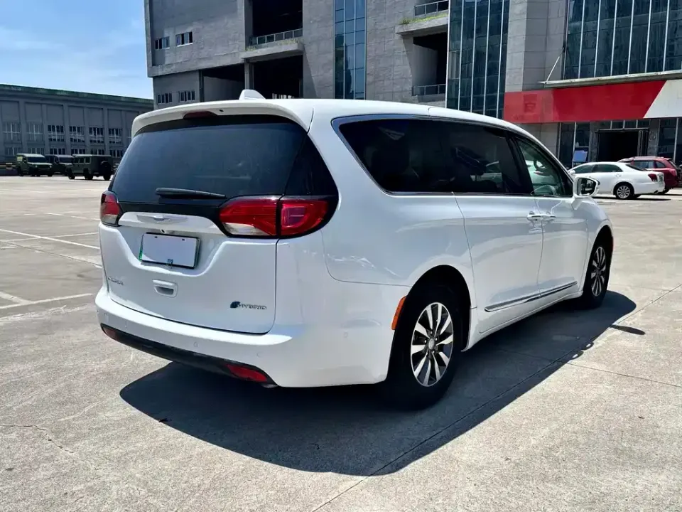 Chrysler Grand Voyager PHEV (Import)