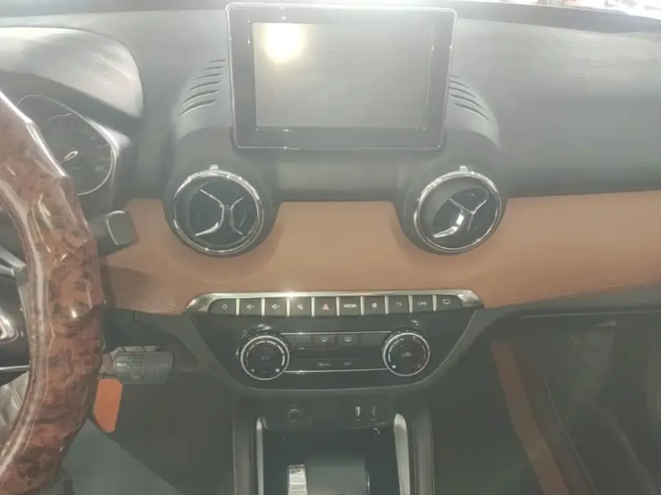 BAIC Senova X35
