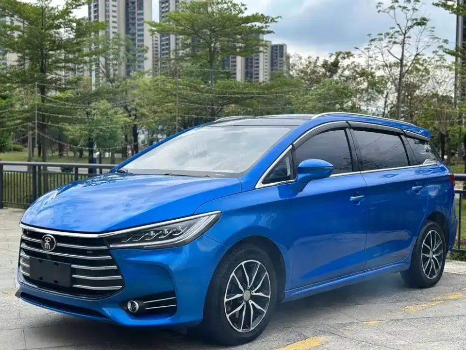 BYD MAX