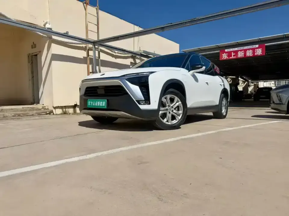 Nio ES8