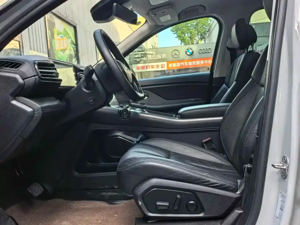 Nio ES8
