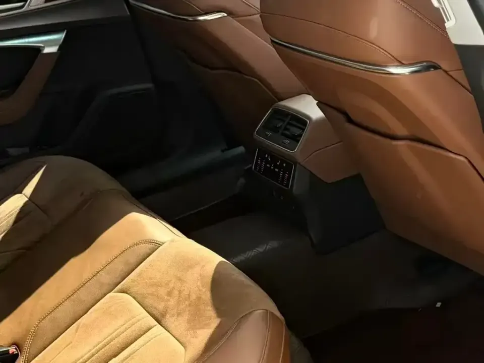Audi A7L