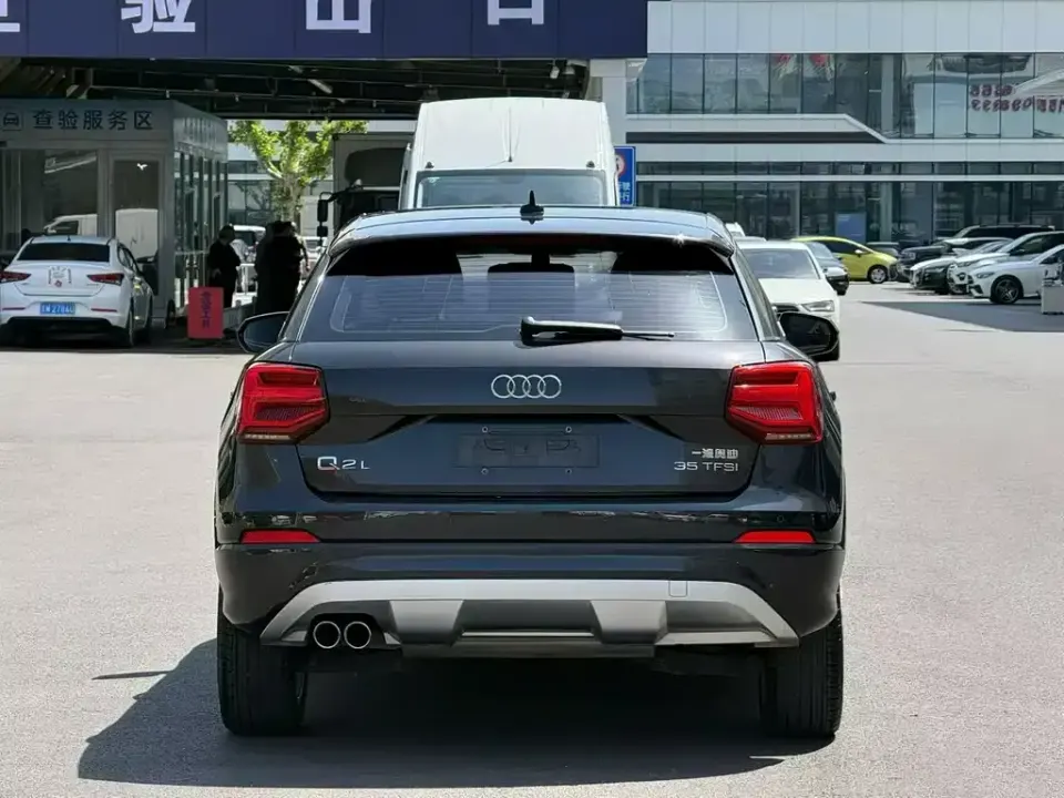 Audi Q2L