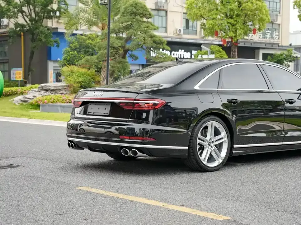 Audi S8