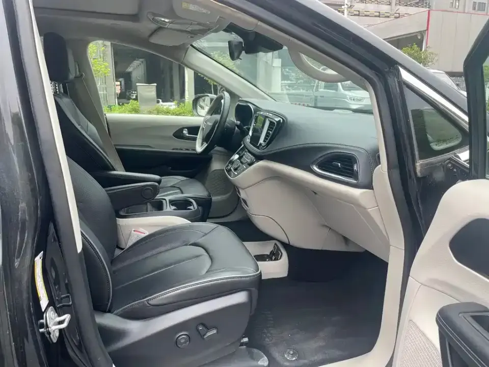Chrysler Grand Voyager PHEV (Import)