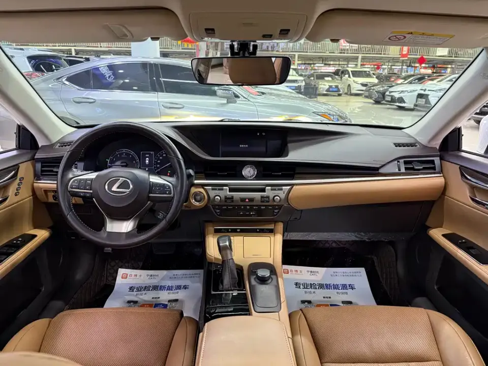 Lexus ES
