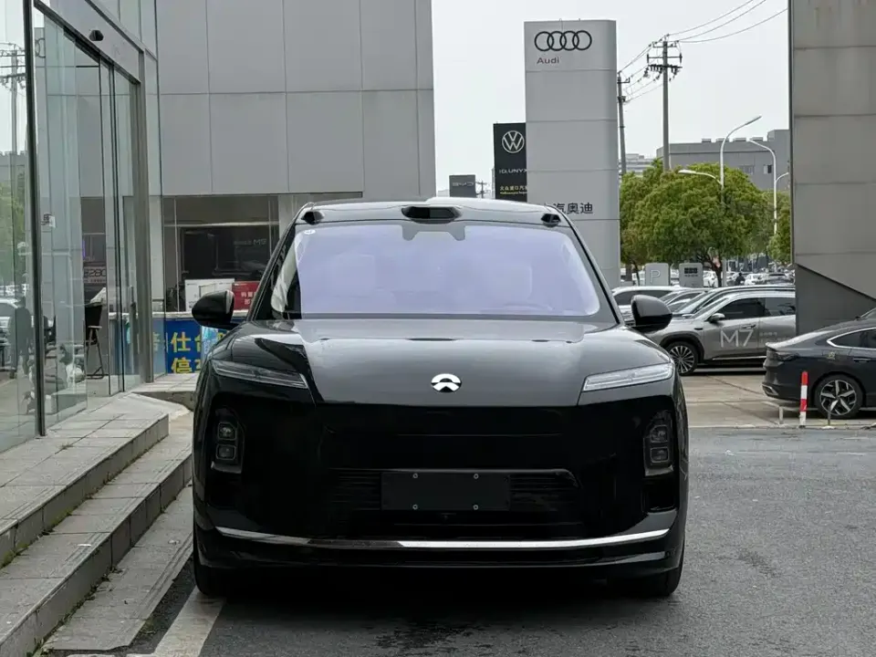 Nio ES8