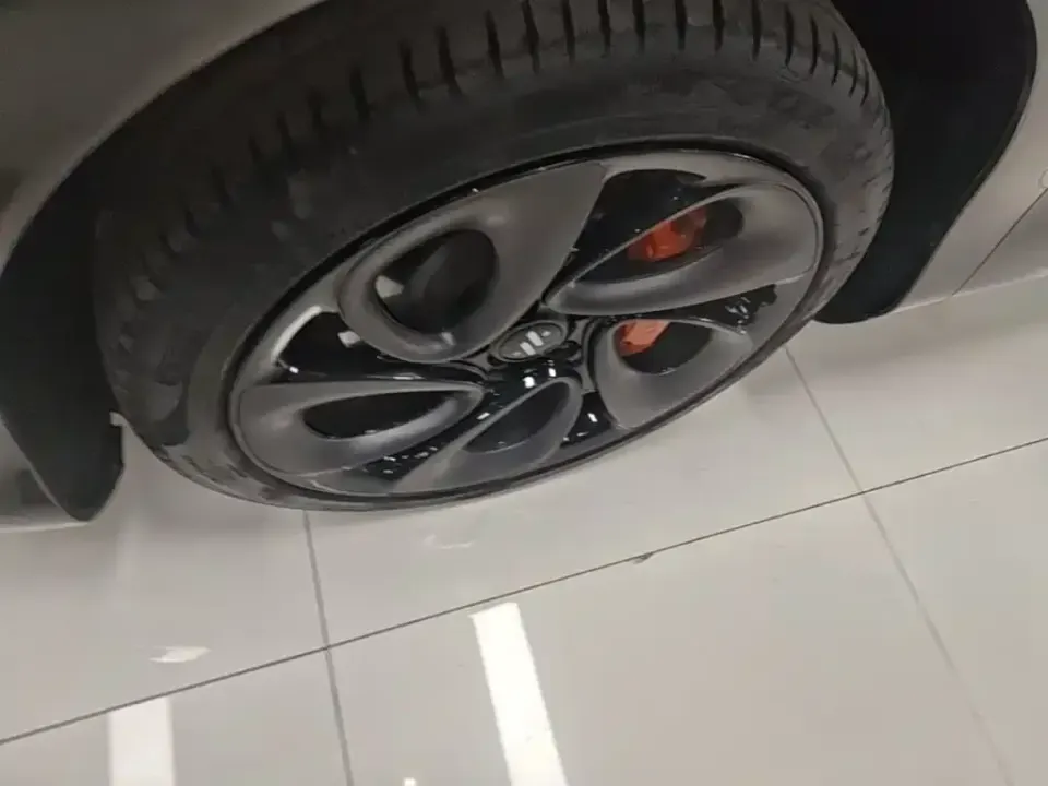 IM Motors IM LS6