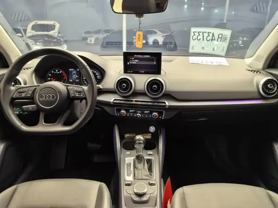 Audi Q2L