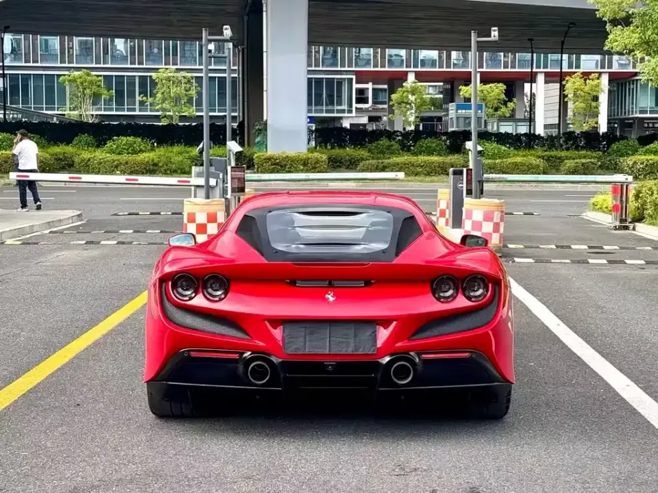 Ferrari F8