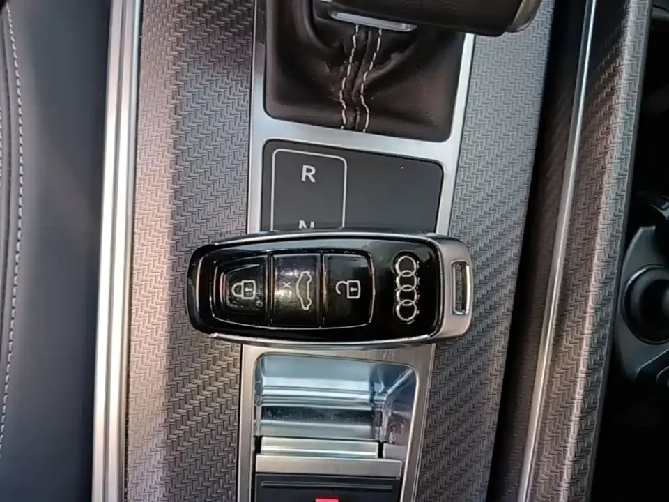 Audi A7L