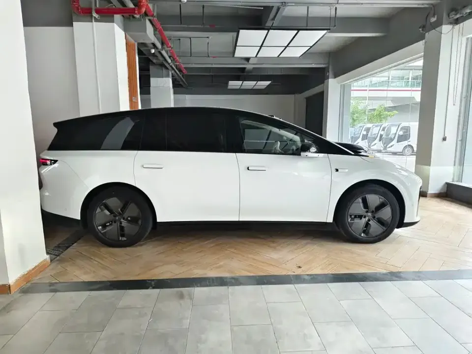 Li Li i8
