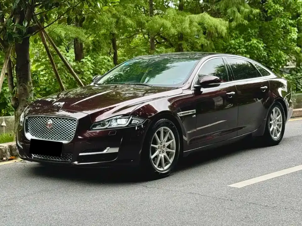 Jaguar XJ