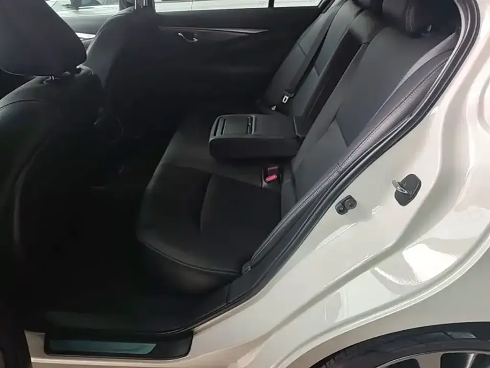 Infiniti Q50L