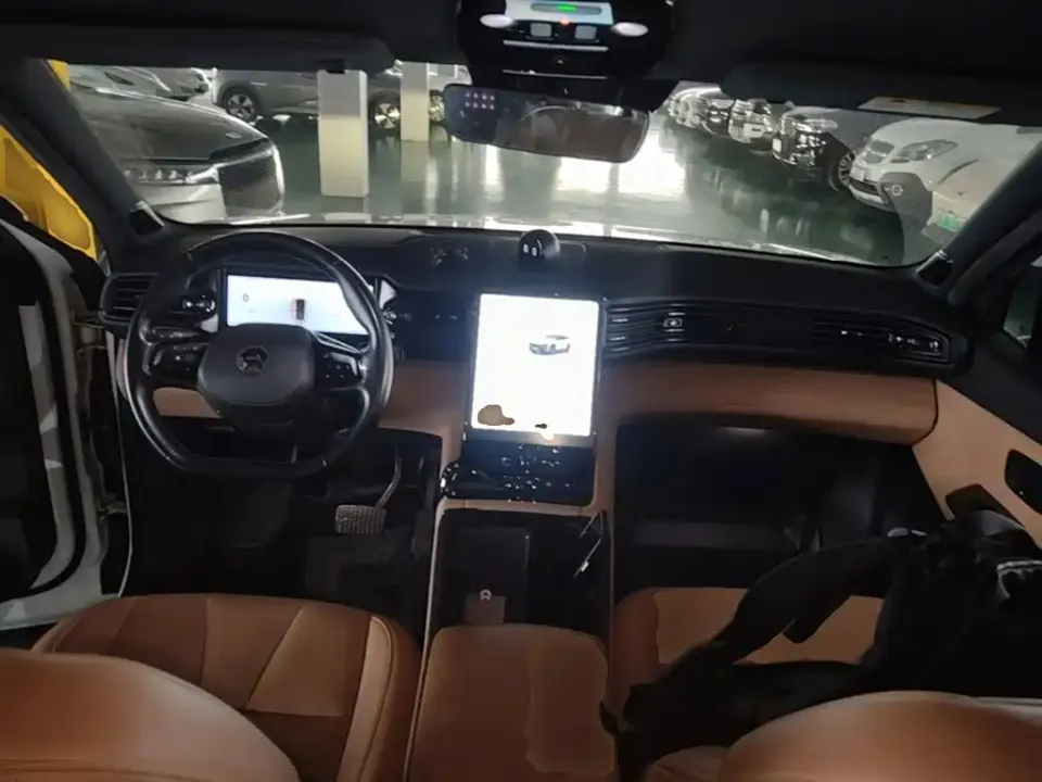 Nio ES8