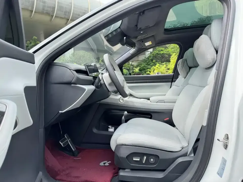 Nio ES8