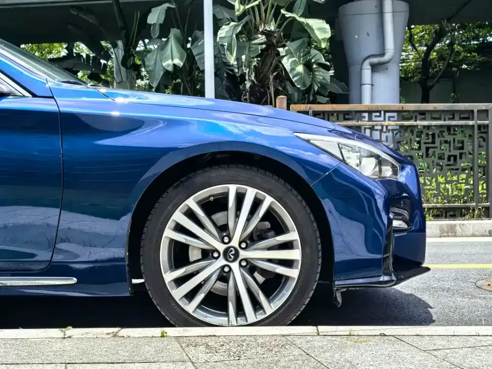 Infiniti Q50L