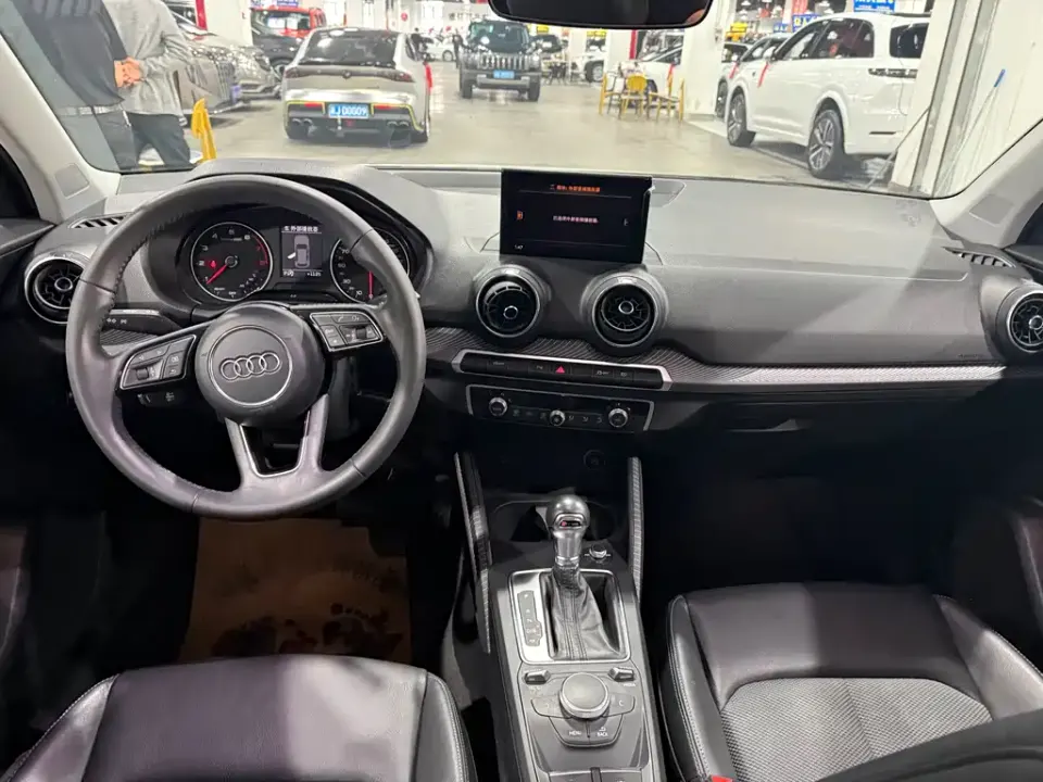 Audi Q2L