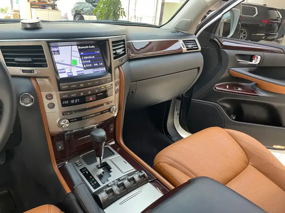 Lexus LX