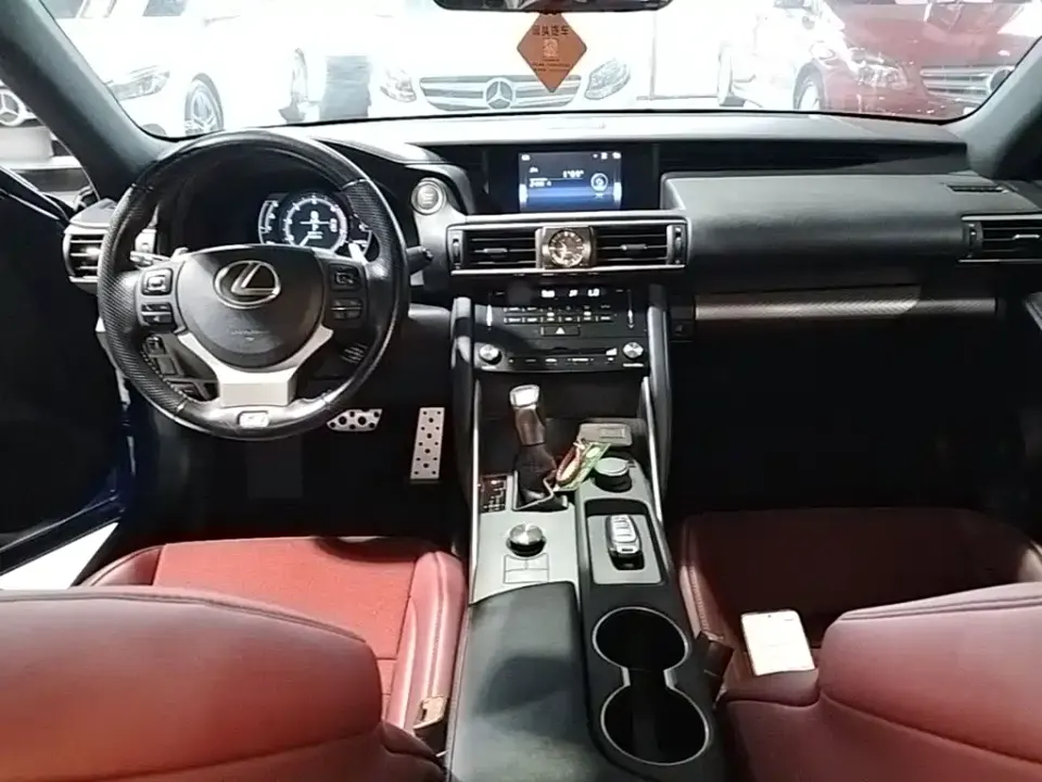 Lexus IS