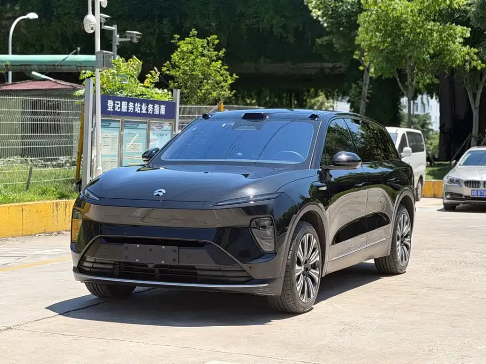 Nio ES8