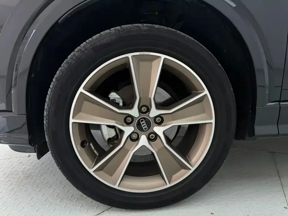Audi Q2L