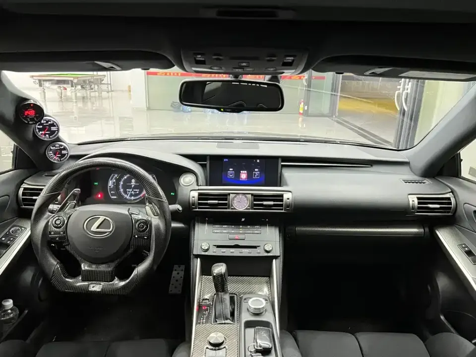 Lexus IS