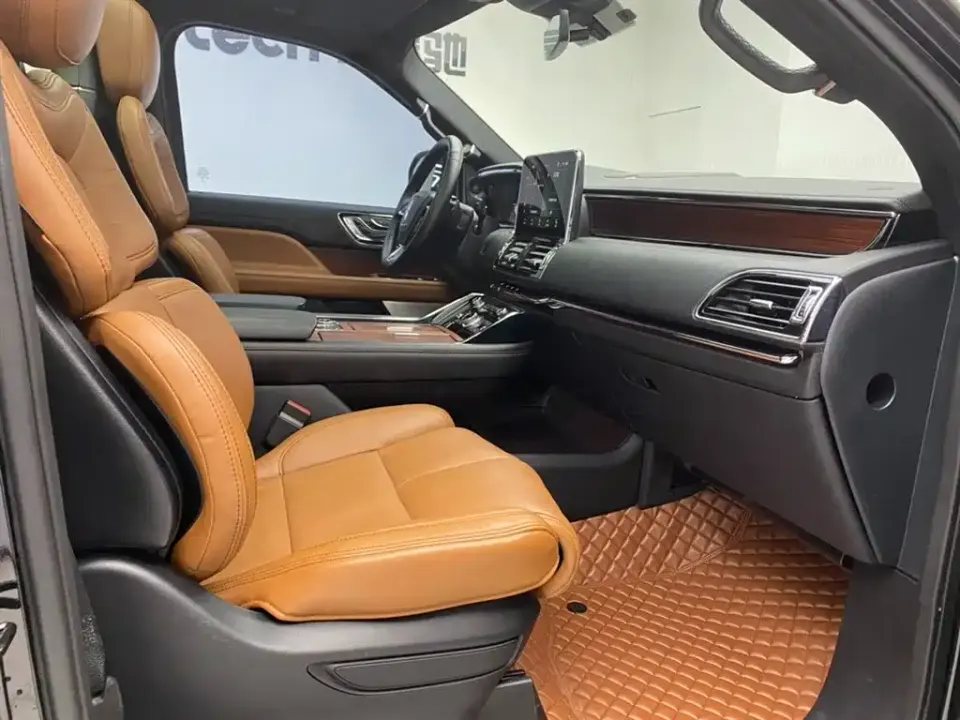 Lincoln Navigator