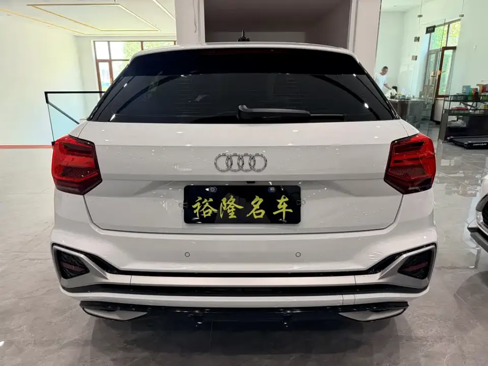 Audi Q2L