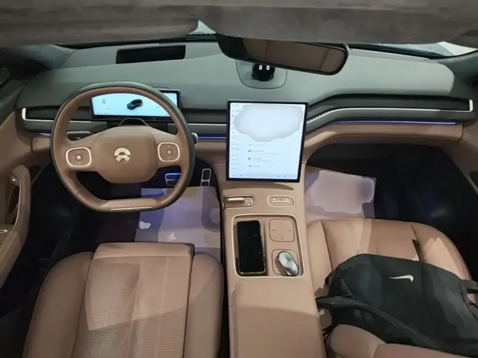 Nio ES8