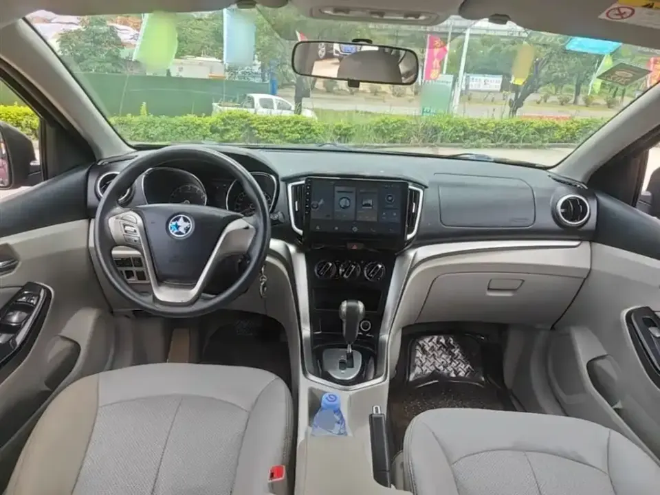 Venucia T70