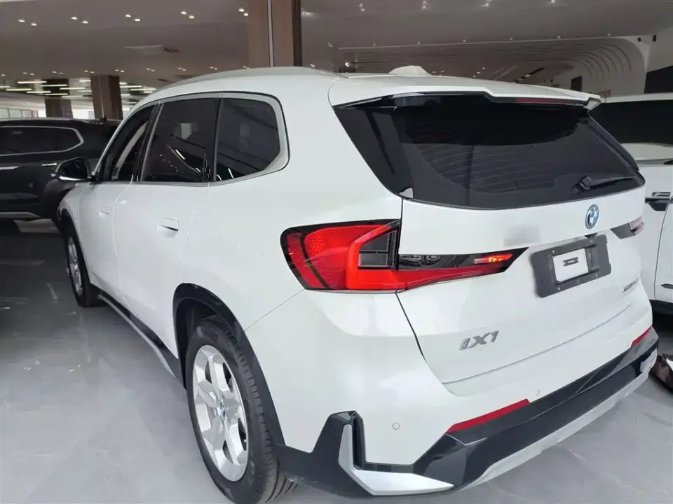 BMW iX1
