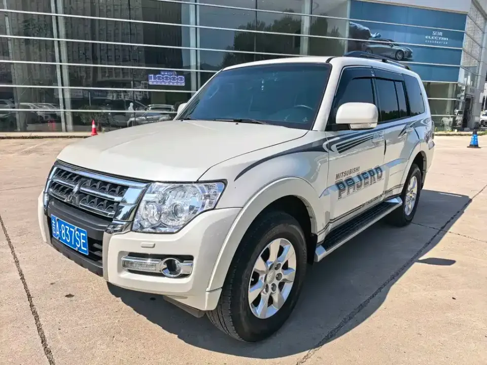 Mitsubishi Pajero (Import)