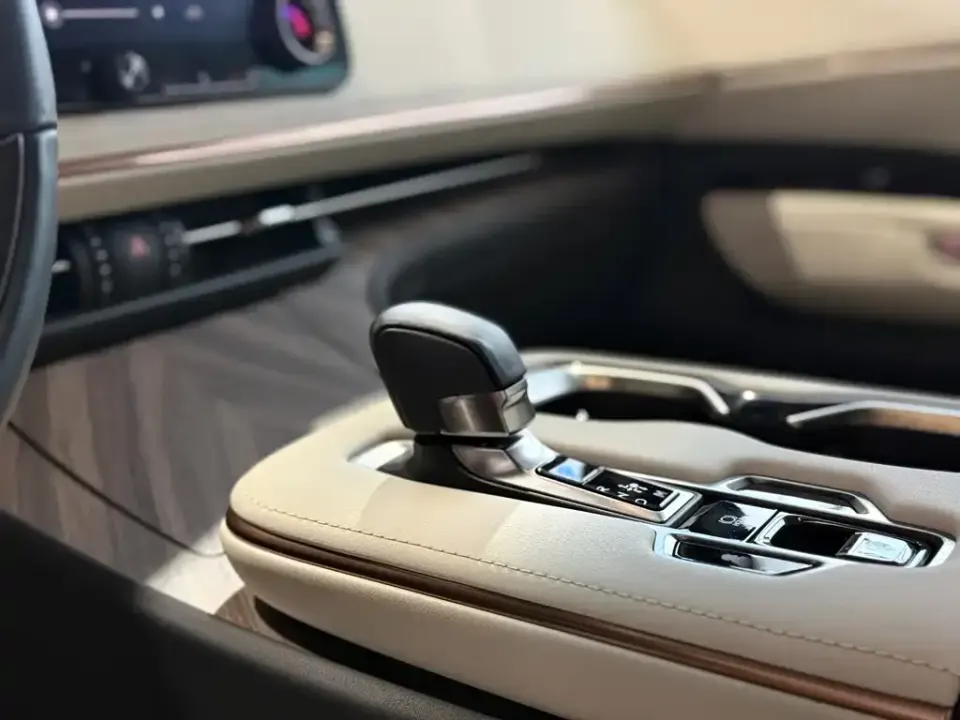 Lexus LM